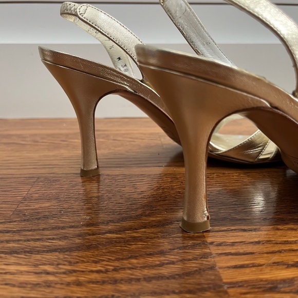 Stuart Weitzman Delovely Heels - gold - size 7.5 wide - Picture 5 of 10